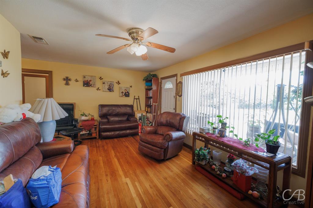 1406 W Commerce Street Property Photo 5