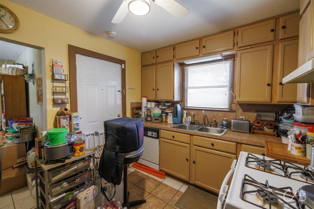 1406 W Commerce Street Property Photo 10
