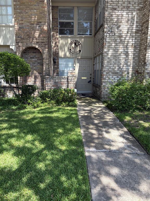 705 Towne House Lane Property Photo 1