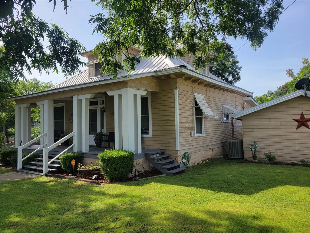 706 W Wrights Avenue Property Photo 1