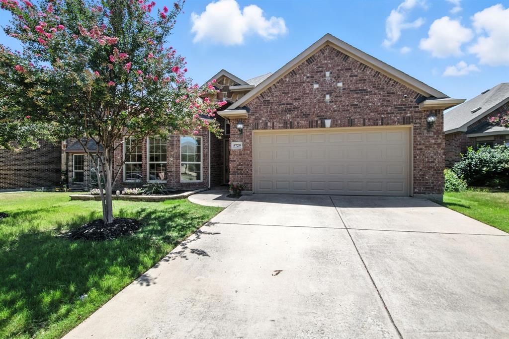 5729 Diamond Valley Drive Property Photo 1