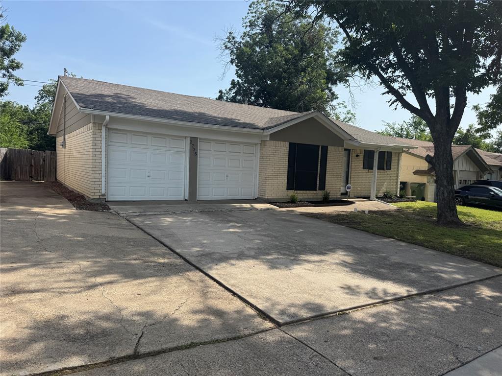 2705 Plaza Street Property Photo 1