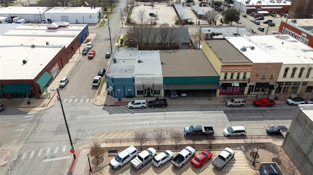 214 E Chambers Street Property Photo 3