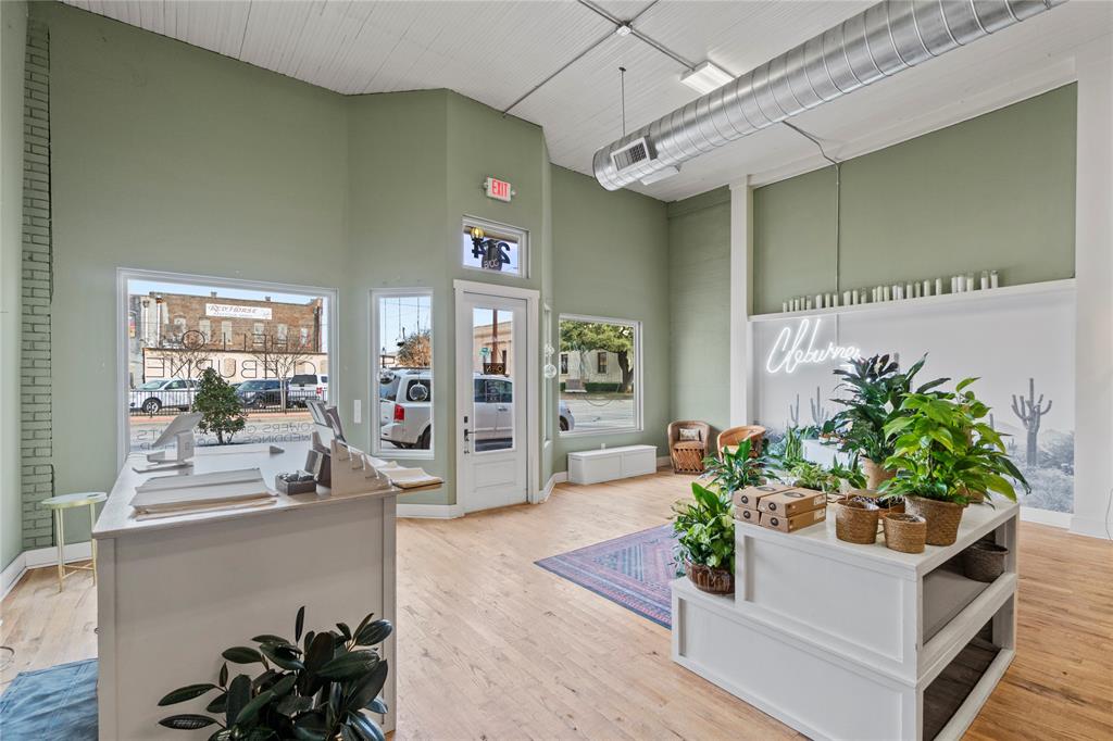 214 E Chambers Street Property Photo 4