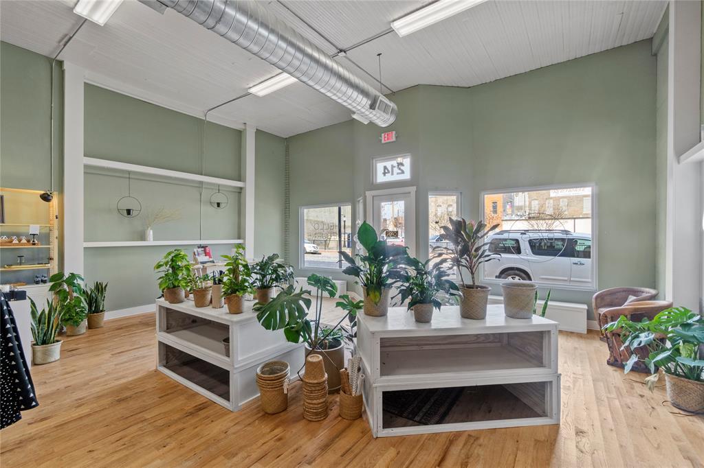 214 E Chambers Street Property Photo 5