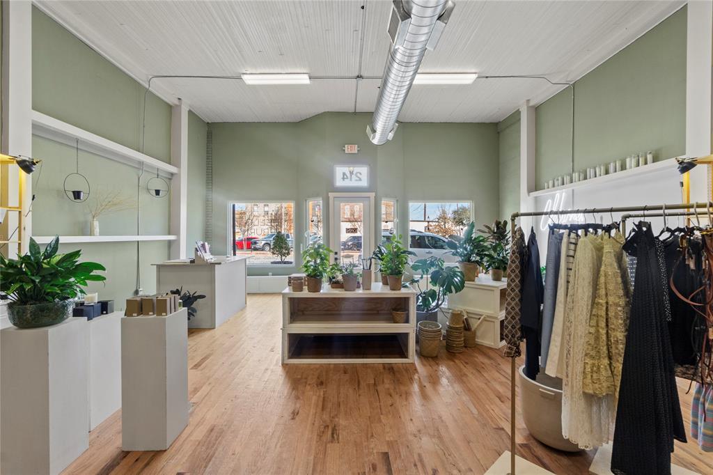 214 E Chambers Street Property Photo 6