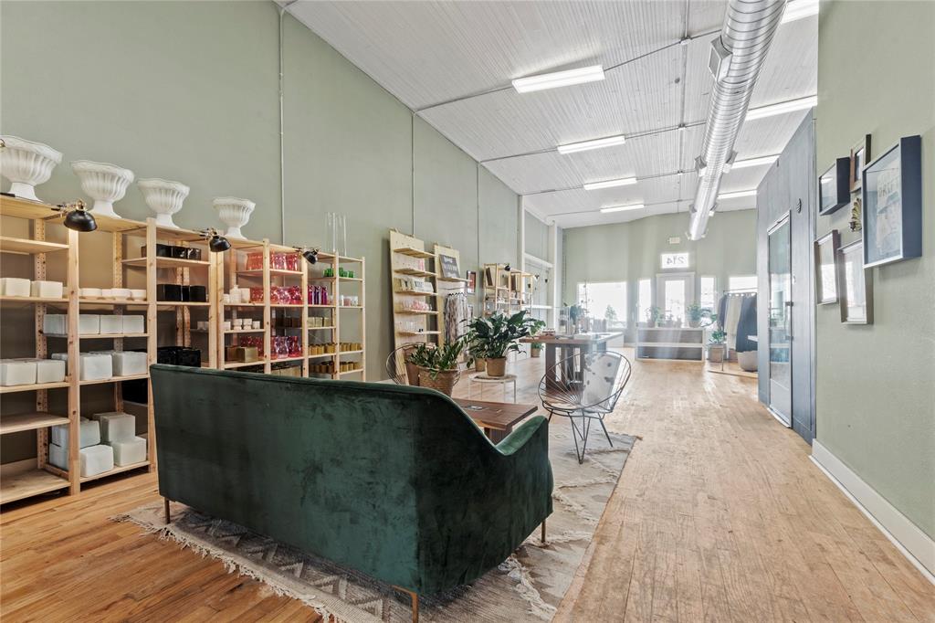 214 E Chambers Street Property Photo 8