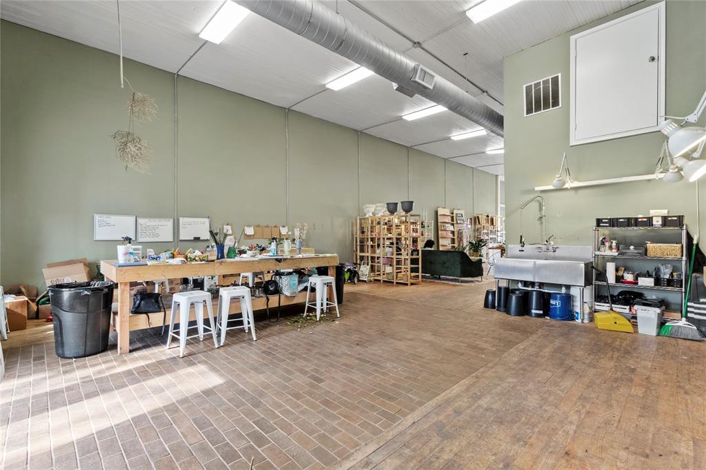 214 E Chambers Street Property Photo 11