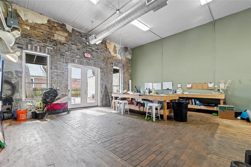 214 E Chambers Street Property Photo 12