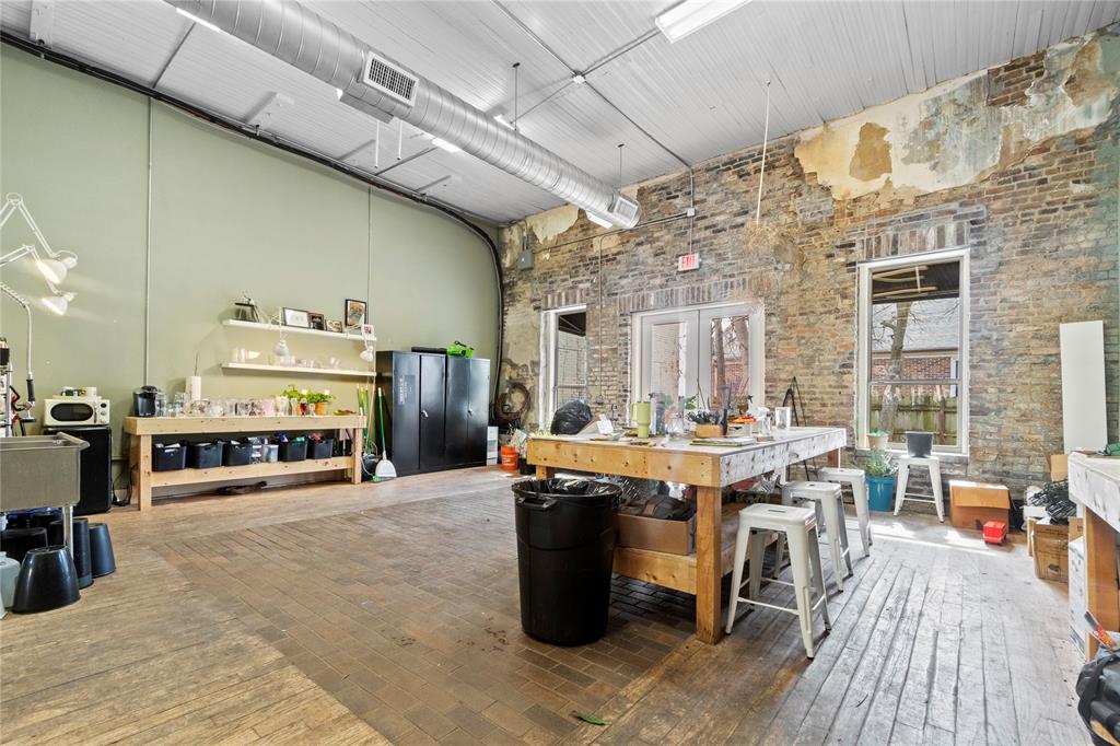 214 E Chambers Street Property Photo 14