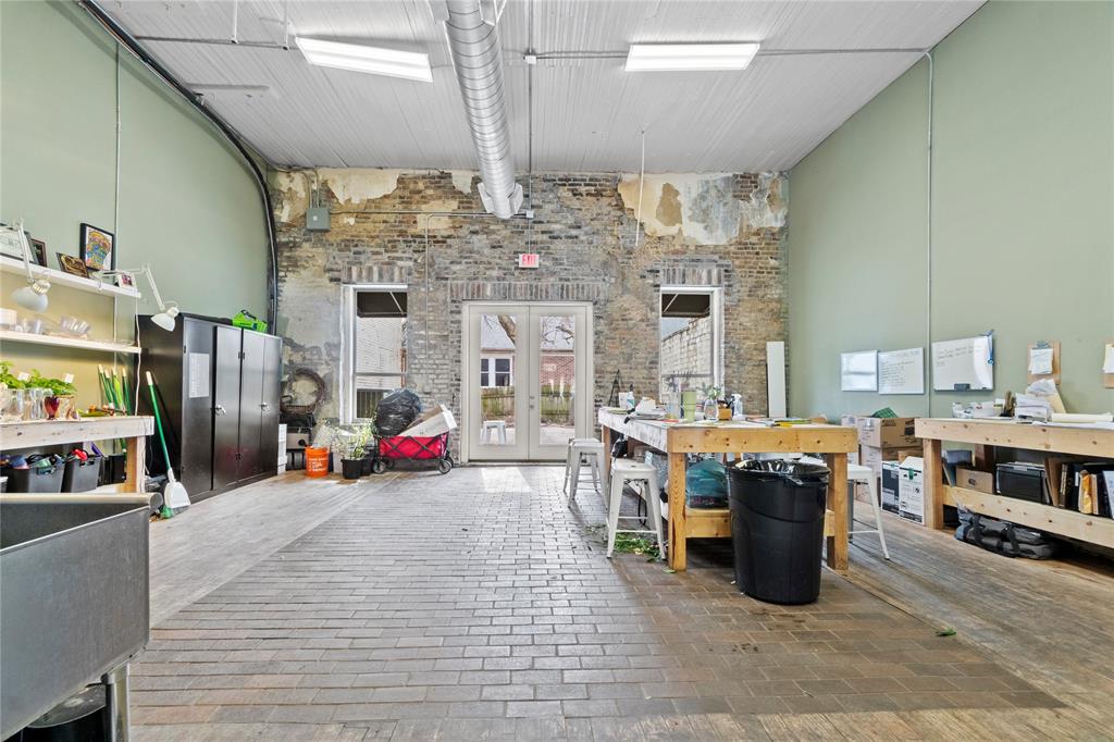 214 E Chambers Street Property Photo 15