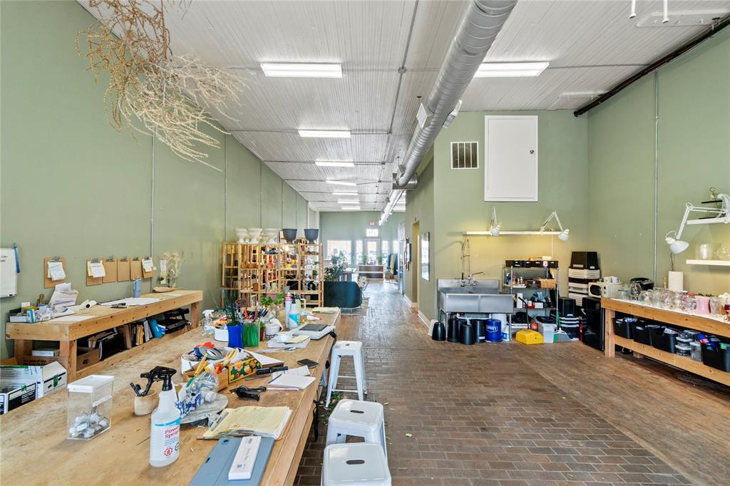 214 E Chambers Street Property Photo 16