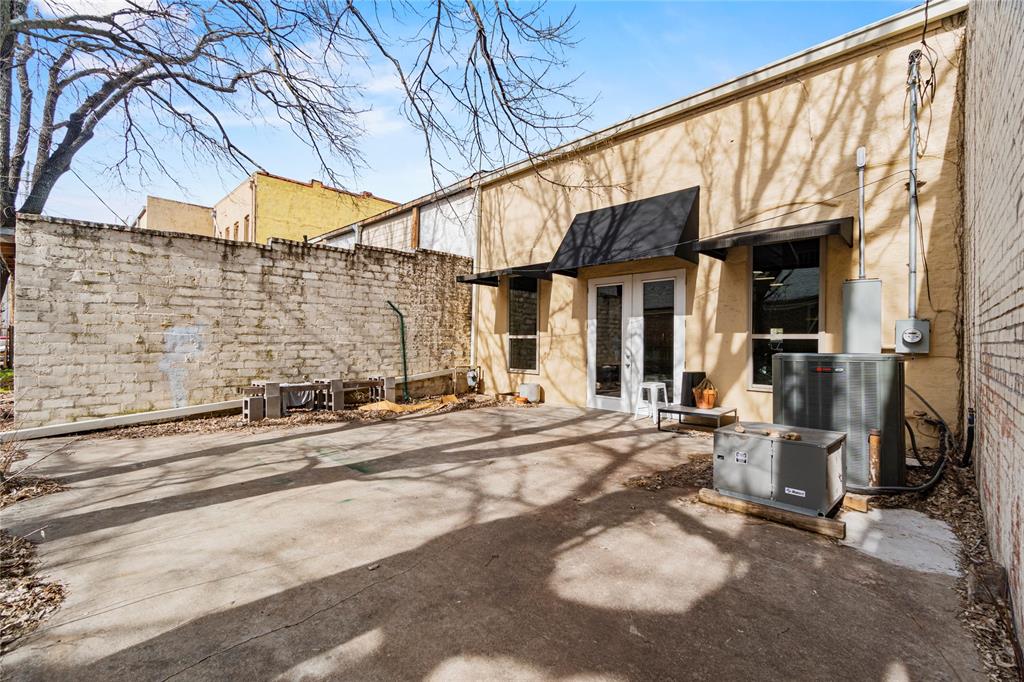 214 E Chambers Street Property Photo 17