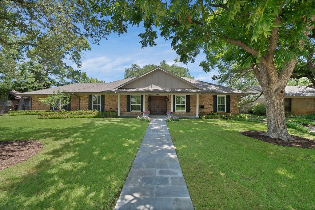1803 N Crest Property Photo 1
