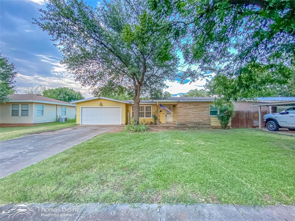 833 Amherst Drive Property Photo 1