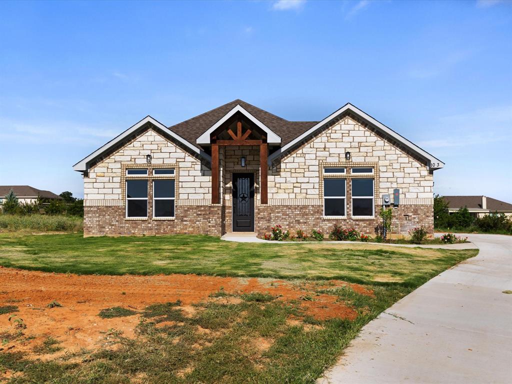 1013 Magnolia Court Property Photo 1