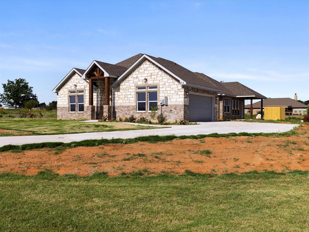1013 Magnolia Court Property Photo 2