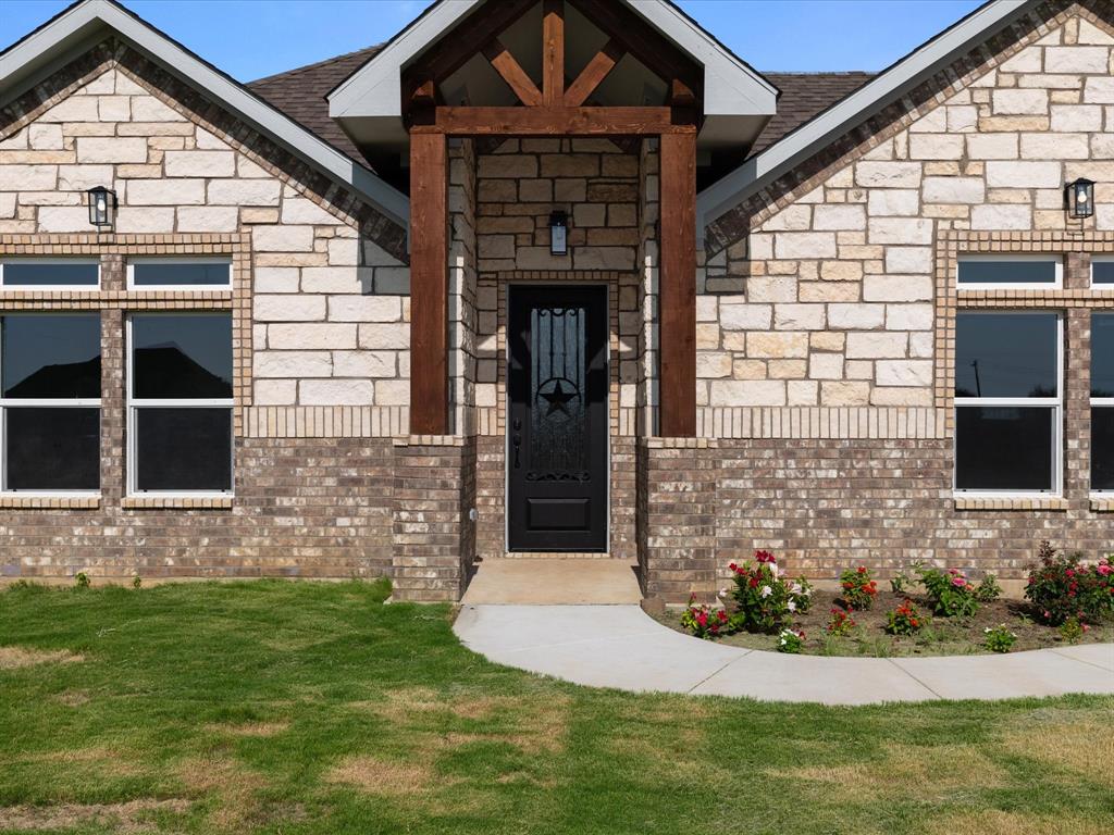 1013 Magnolia Court Property Photo 4