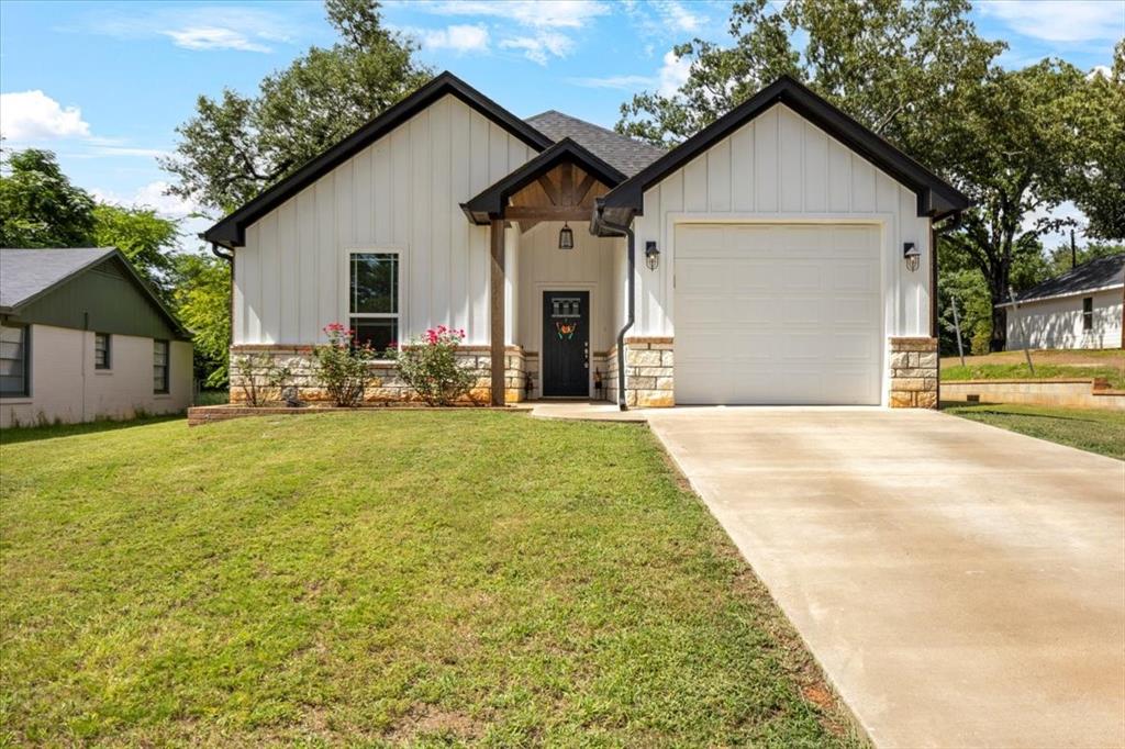 1428 E Travis Street Property Photo 1