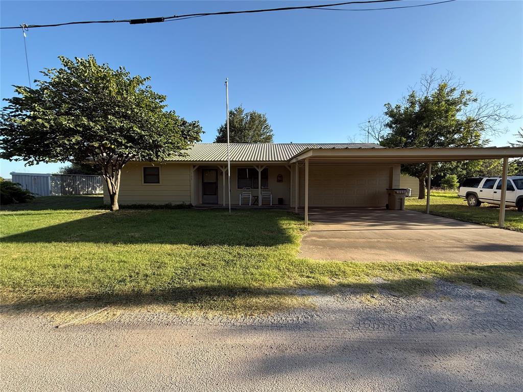 105 W Elm Street Property Photo 3