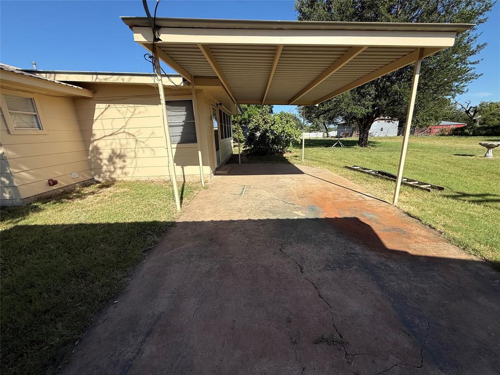 105 W Elm Street Property Photo 4