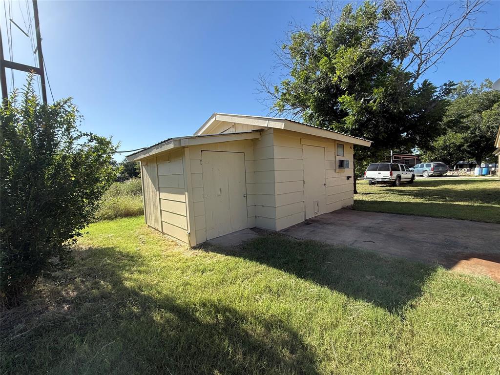 105 W Elm Street Property Photo 19