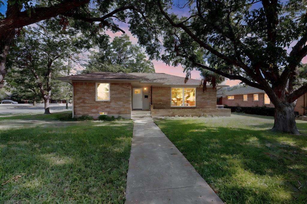 2404 Bentley Avenue Property Photo 1