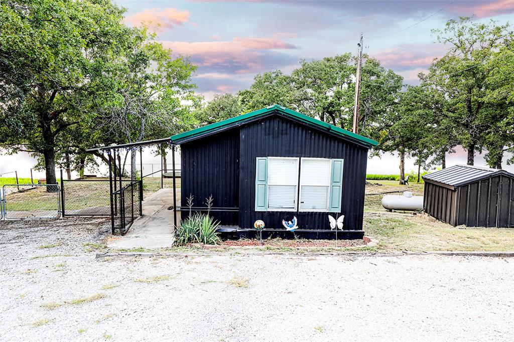 700 Frontier Street Property Photo 8