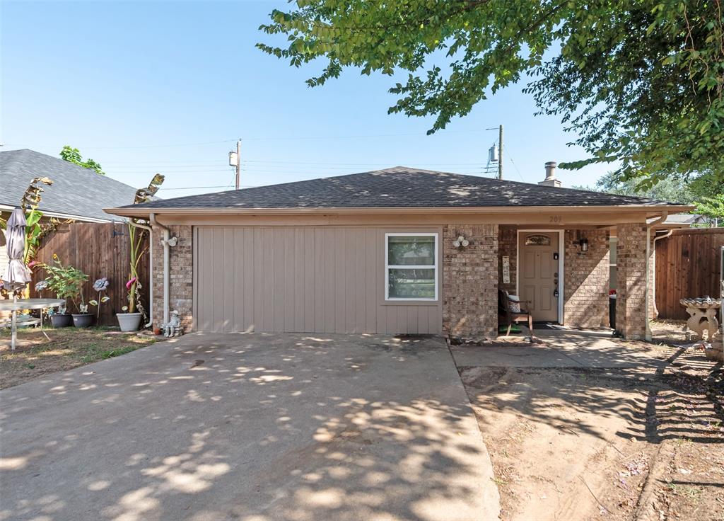 209 Alexander Court Property Photo 1