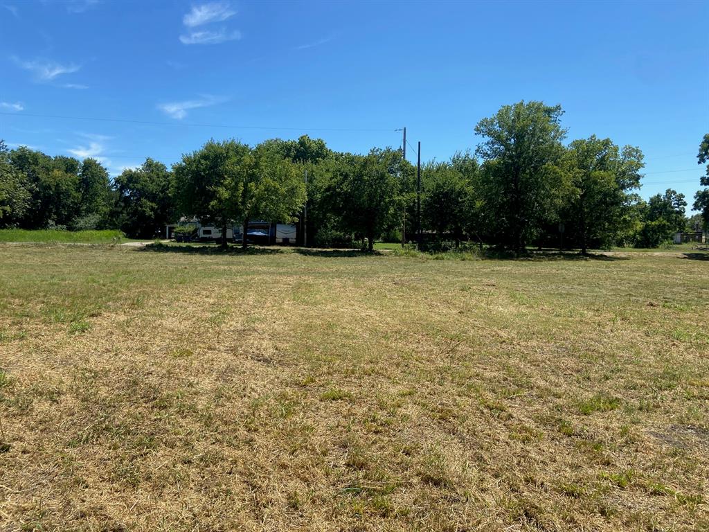 306 E Walnut Property Photo 1