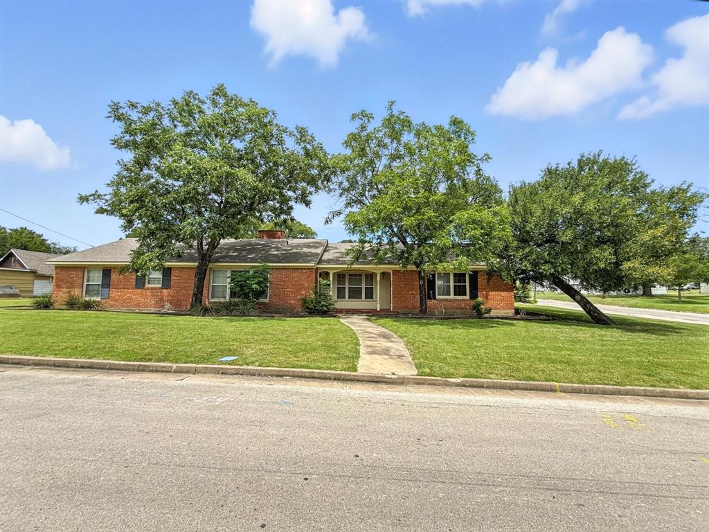 700 Park St Street Property Photo 1