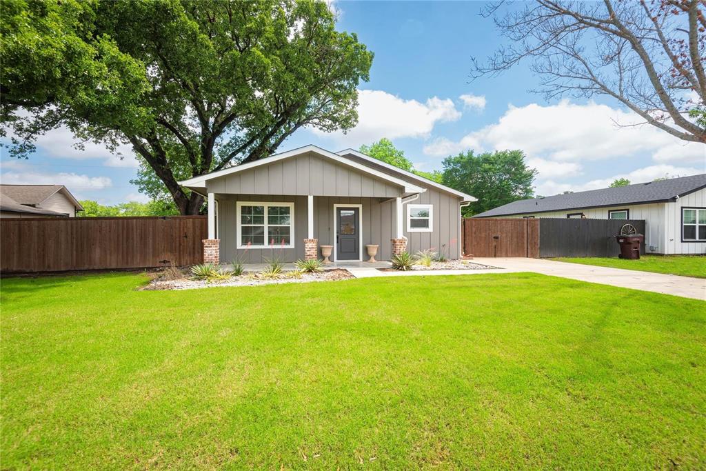 309 S Crockett Street Property Photo 1