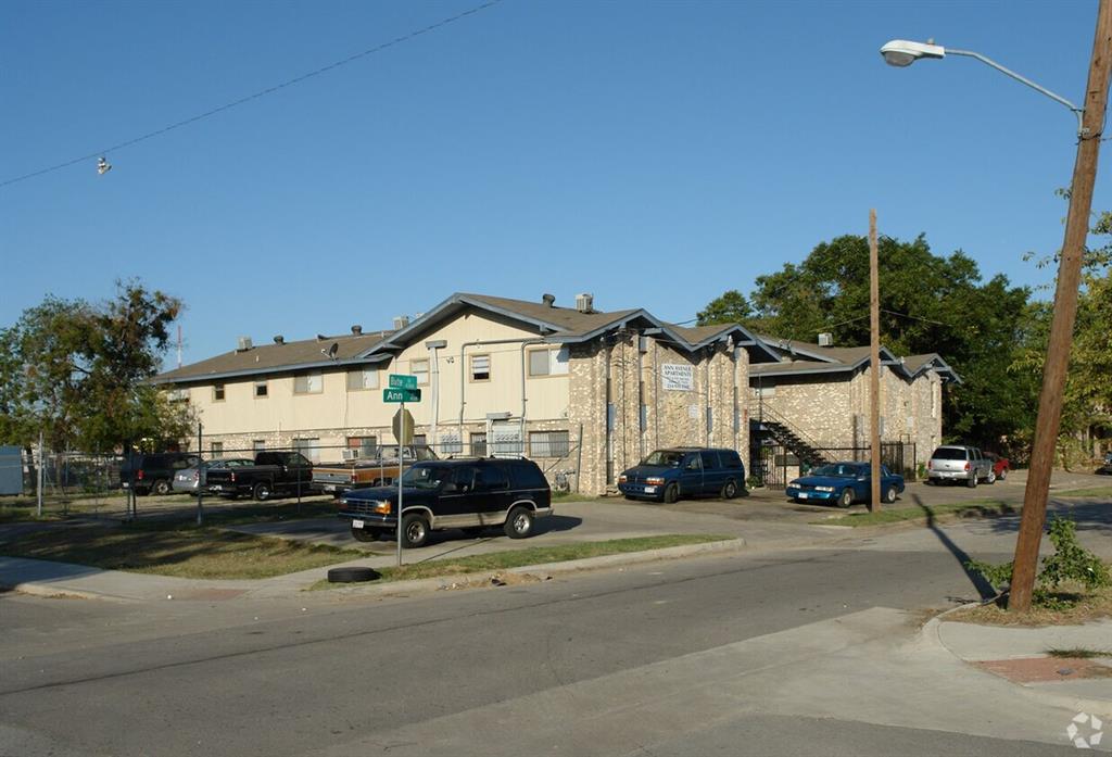 921 Ann Avenue 204 Property Photo 1