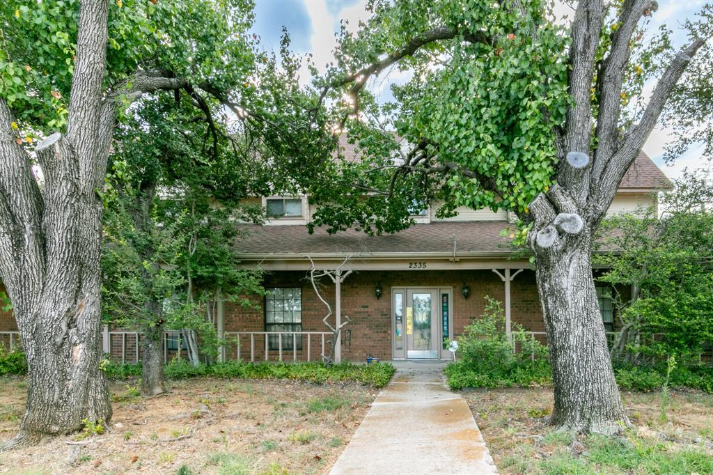 2335 W Green Oaks Boulevard Property Photo 3
