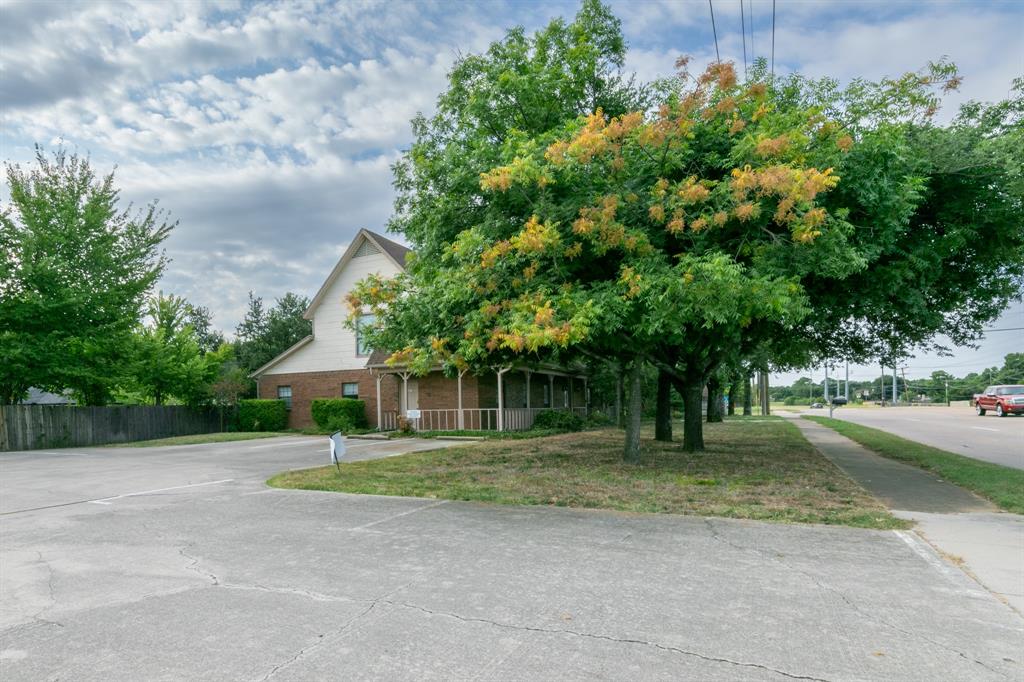 2335 W Green Oaks Boulevard Property Photo 4