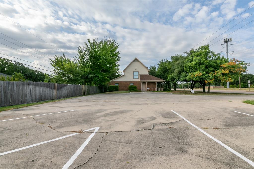 2335 W Green Oaks Boulevard Property Photo 5
