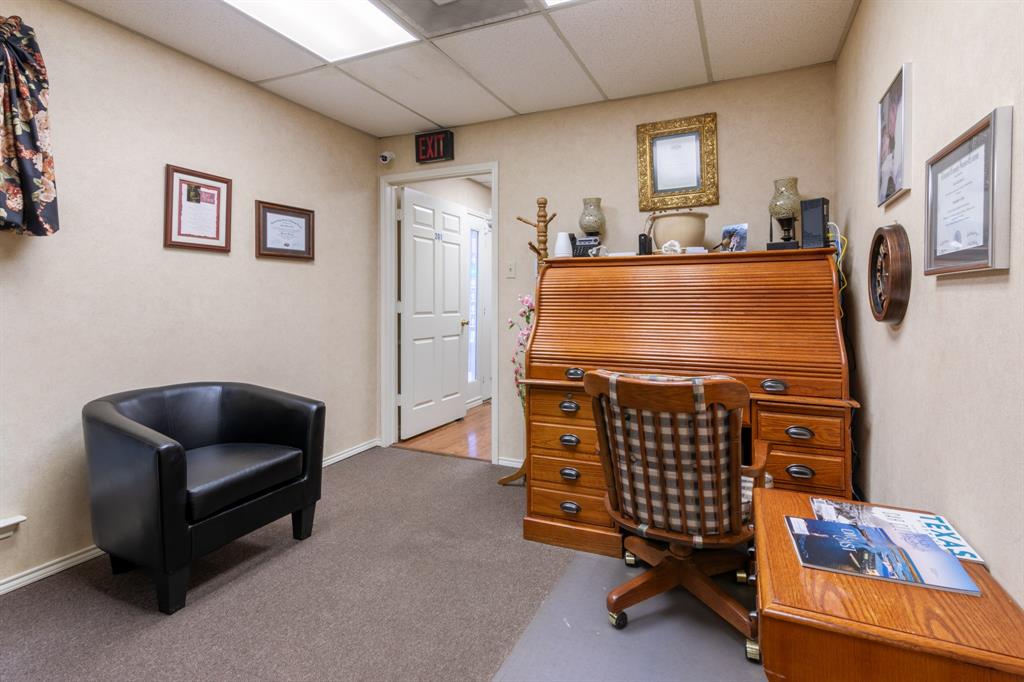 2335 W Green Oaks Boulevard Property Photo 7