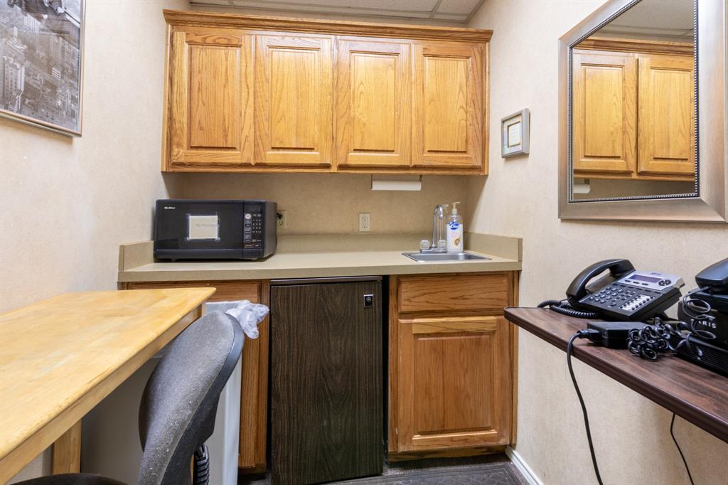 2335 W Green Oaks Boulevard Property Photo 8