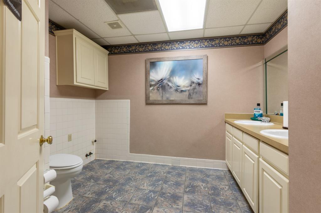 2335 W Green Oaks Boulevard Property Photo 11
