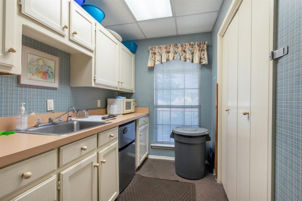 2335 W Green Oaks Boulevard Property Photo 15