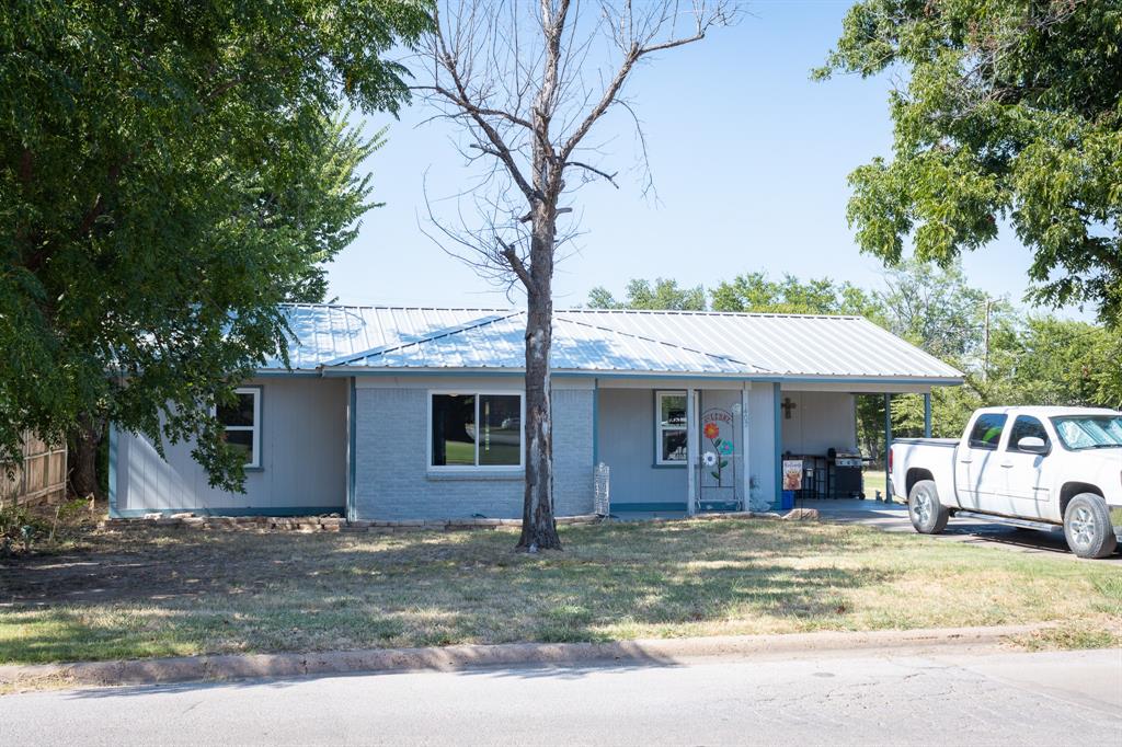 1402 W Elliott Property Photo 1
