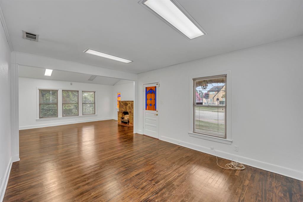 1311 W Abram Street Property Photo 6