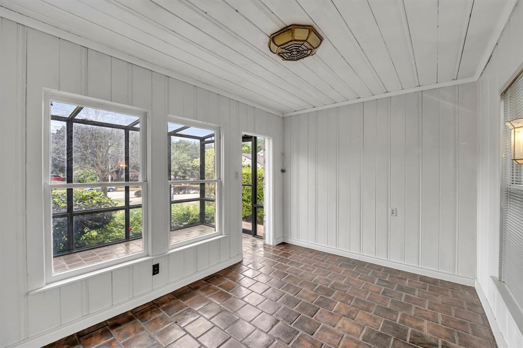 1311 W Abram Street Property Photo 17