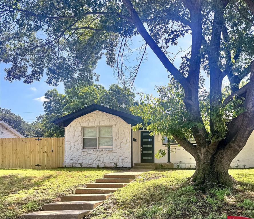 611 Cannon Drive Property Photo 1