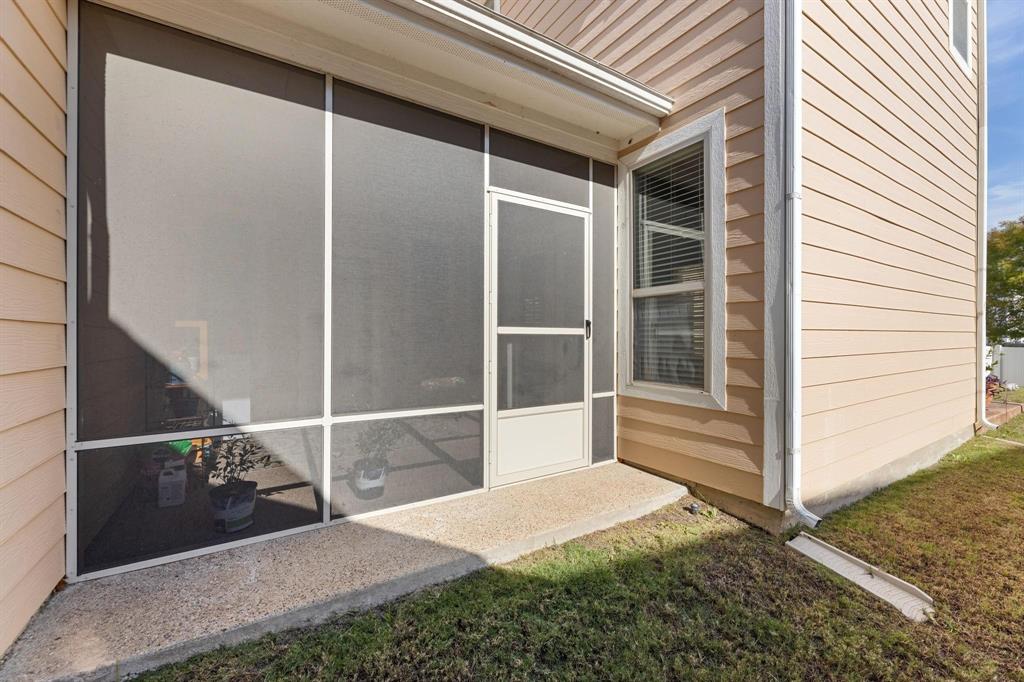1424 Live Oak Lane Property Photo 4