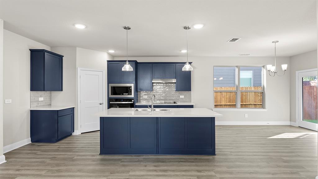 1624 Edgeway Property Photo 4