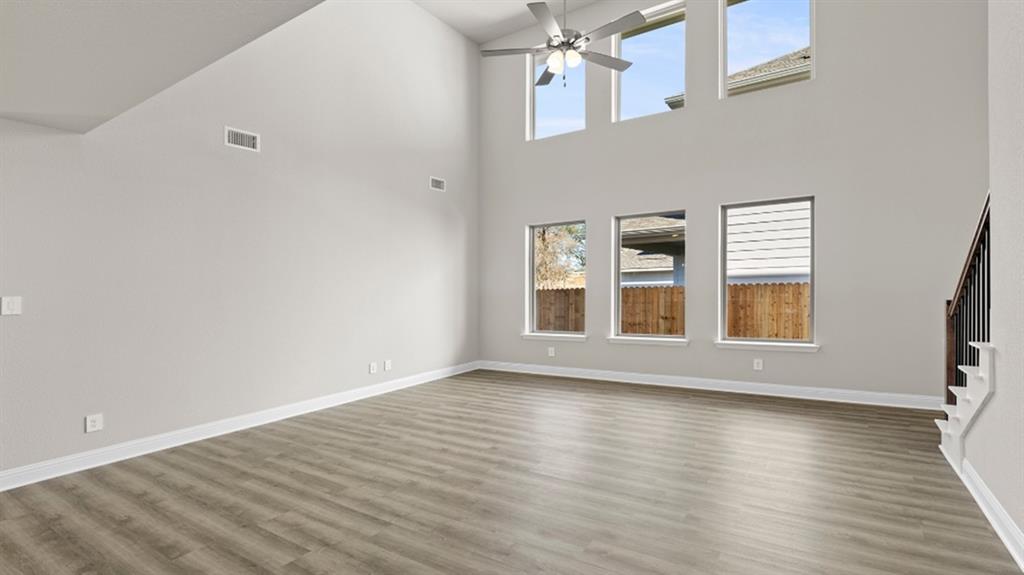 1624 Edgeway Property Photo 8
