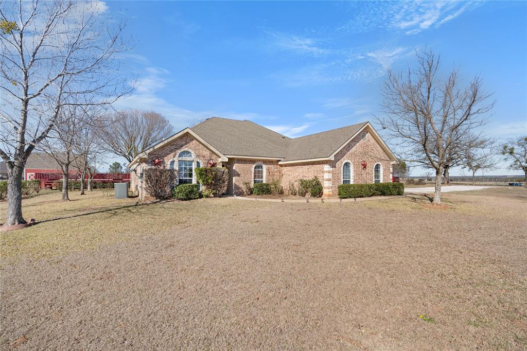 1425 Moccasin Bend Road Property Photo 1