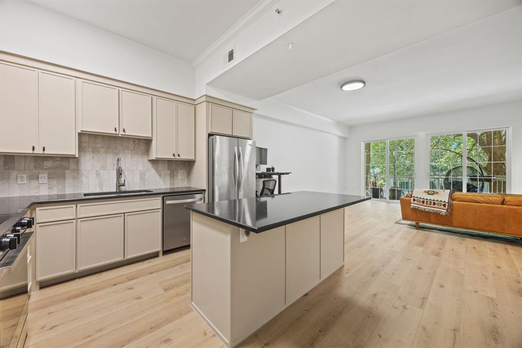 3225 Turtle Creek Boulevard 122 Property Photo 1