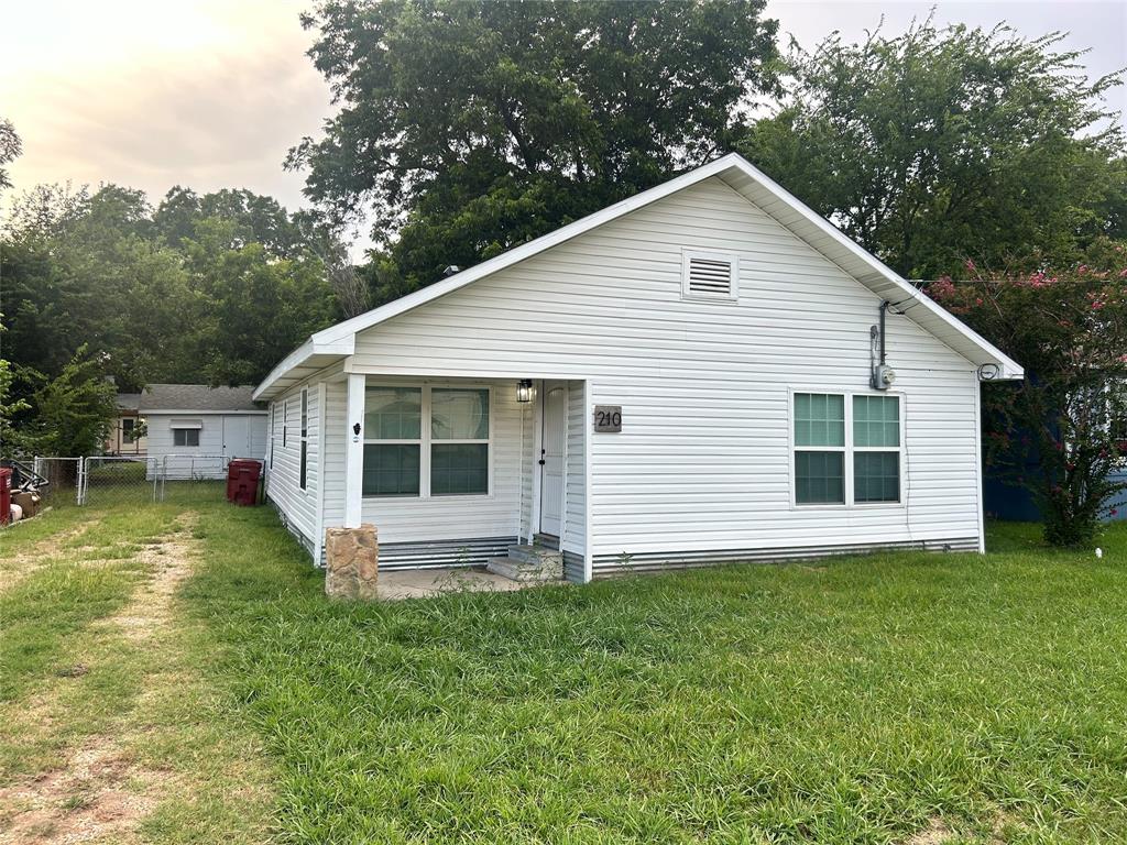 210 S Vine Street Property Photo 1